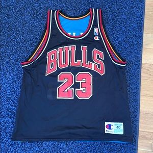 VINTAGE reversible pistons and bulls jersey